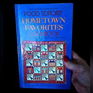 "5/$25" Vintage Food Editors Hometown Favorites Cookbook 1984